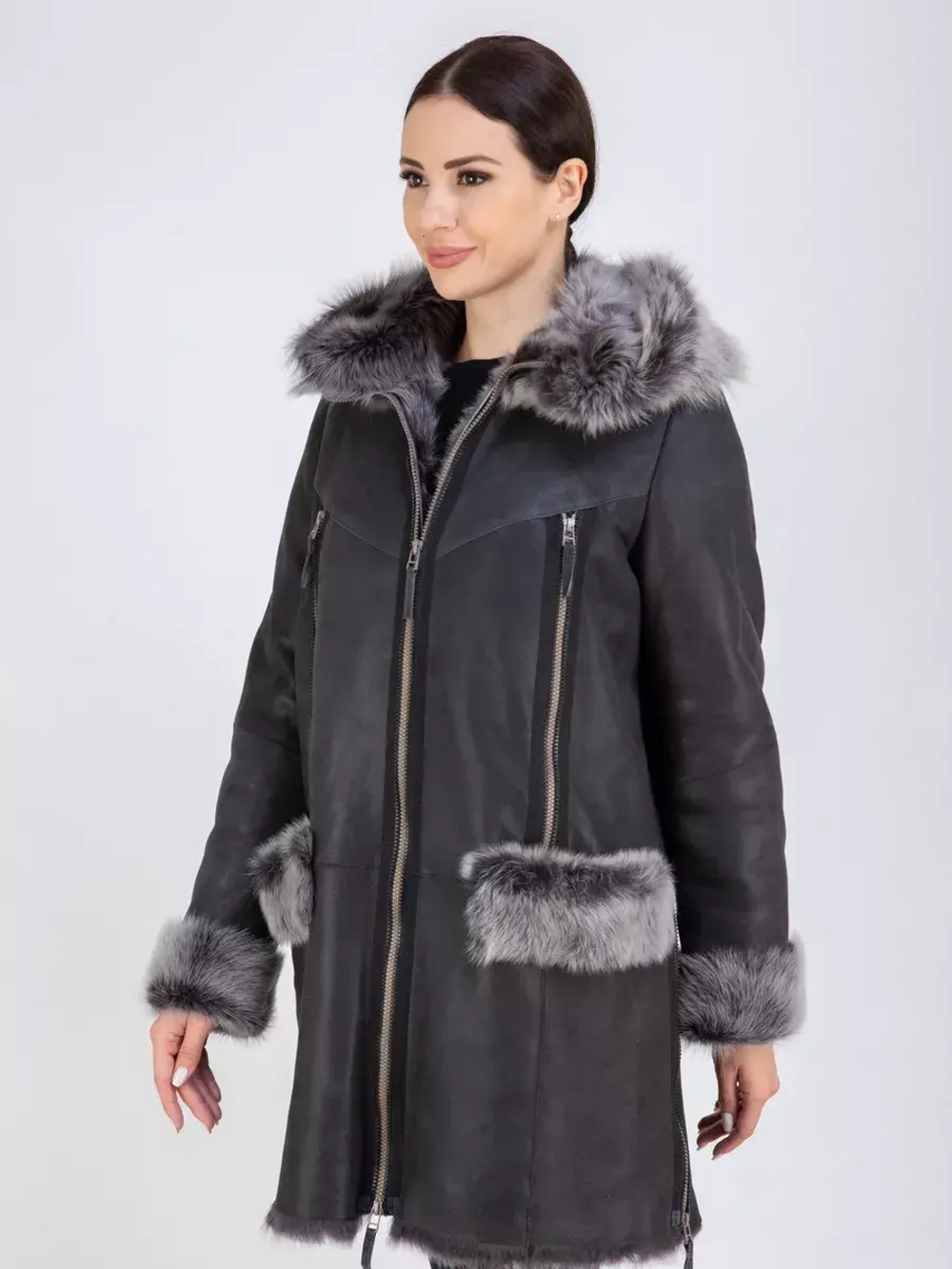 Дубленка зимняя с капюшоном натуральная