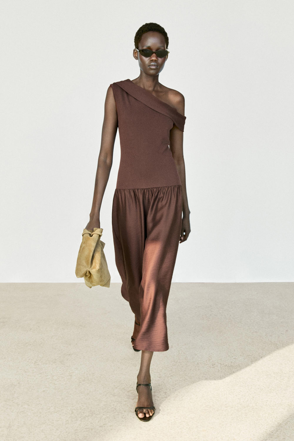 Massimo Dutti Платье миди с открытым плечом, коричневый