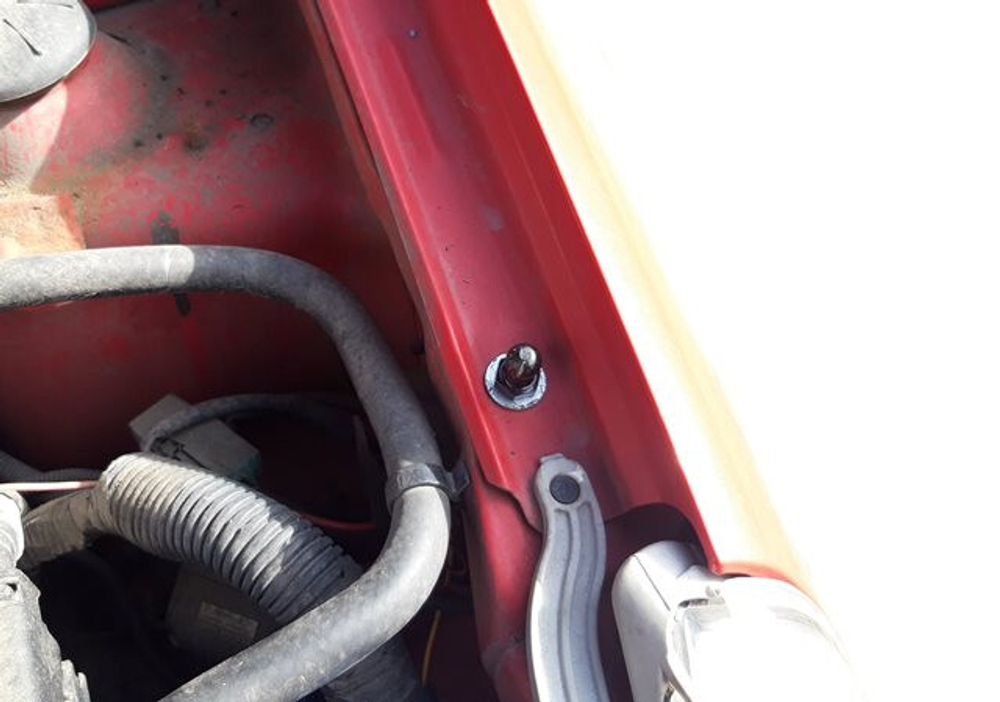 Амортизатор (упор) капота на Chevrolet Aveo 14-03(T250/T255, хэтчбек, с 2006 по 2012 г.в.)Autoinnovation