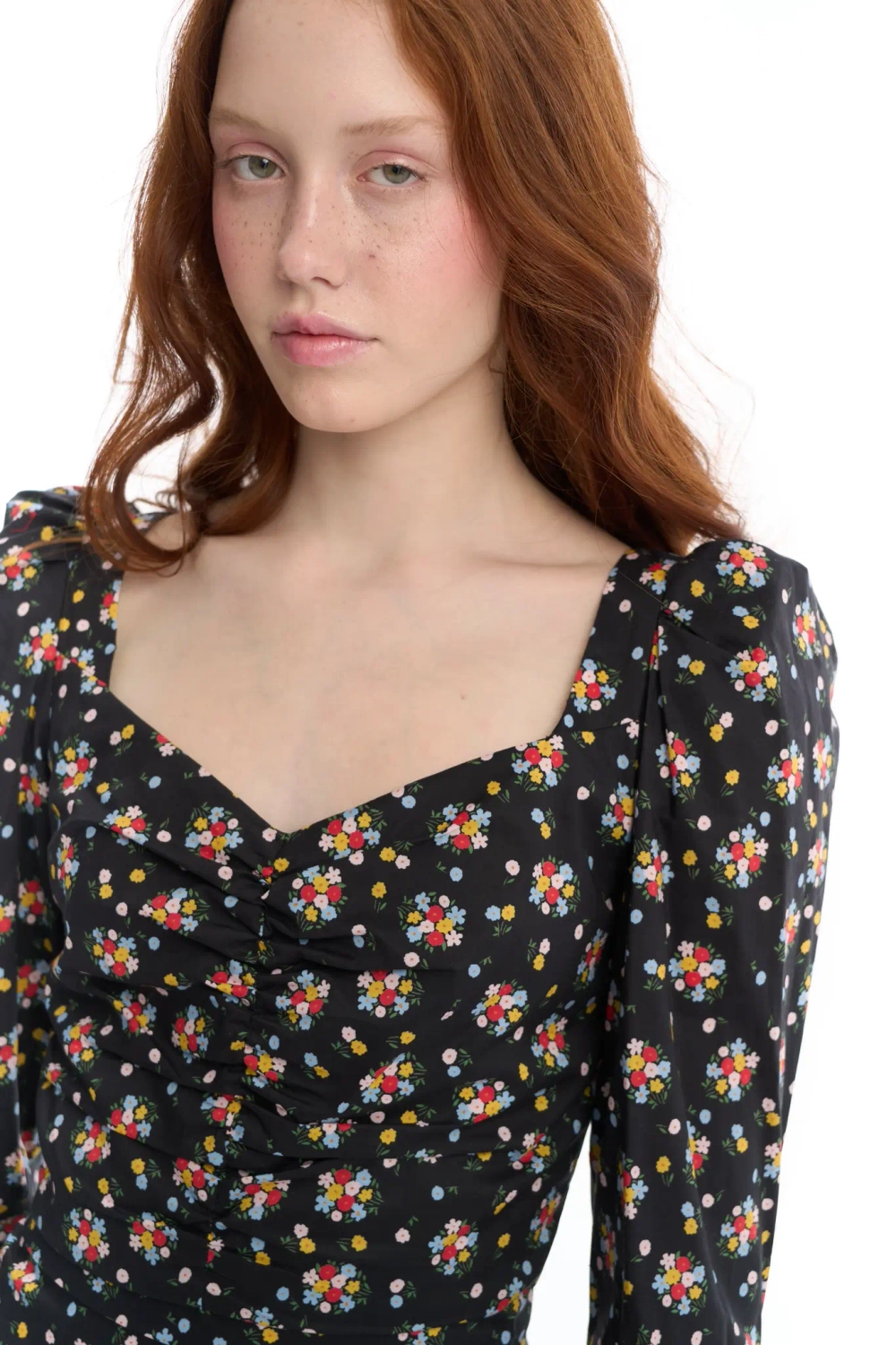 Топ с вырезом сердечком в цветочек