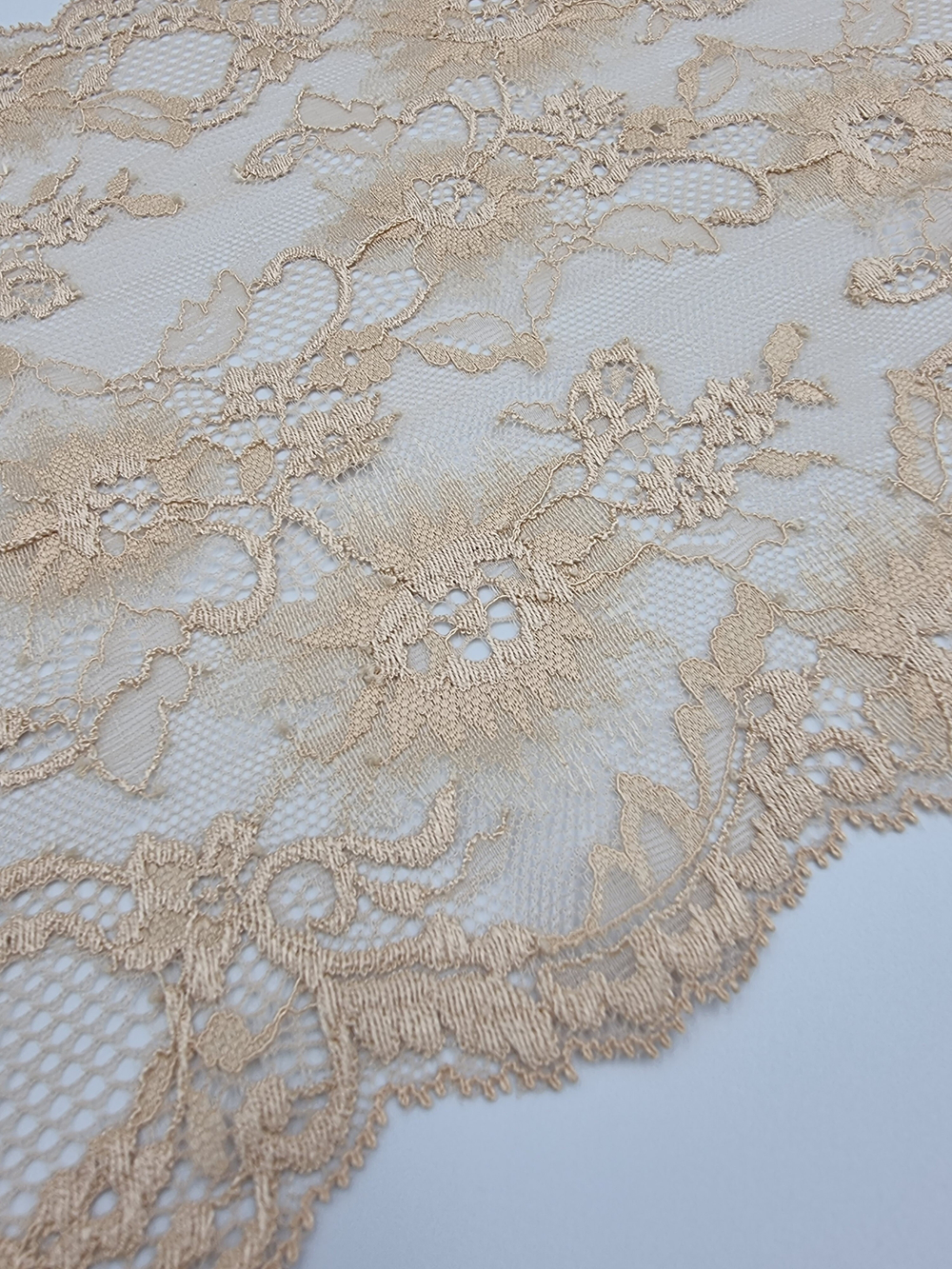 Кружево эластичное бежевое К795 21 см