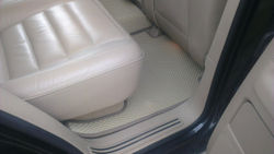 Автоковрики для VW Touareg, I  рестайл (2006-2010) Крепеж - "столбики"