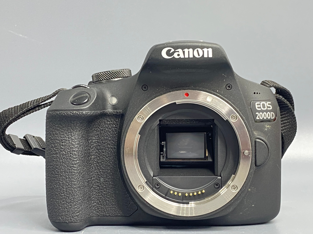 Canon 2000D Kit 18-55mm III 5000 кадров