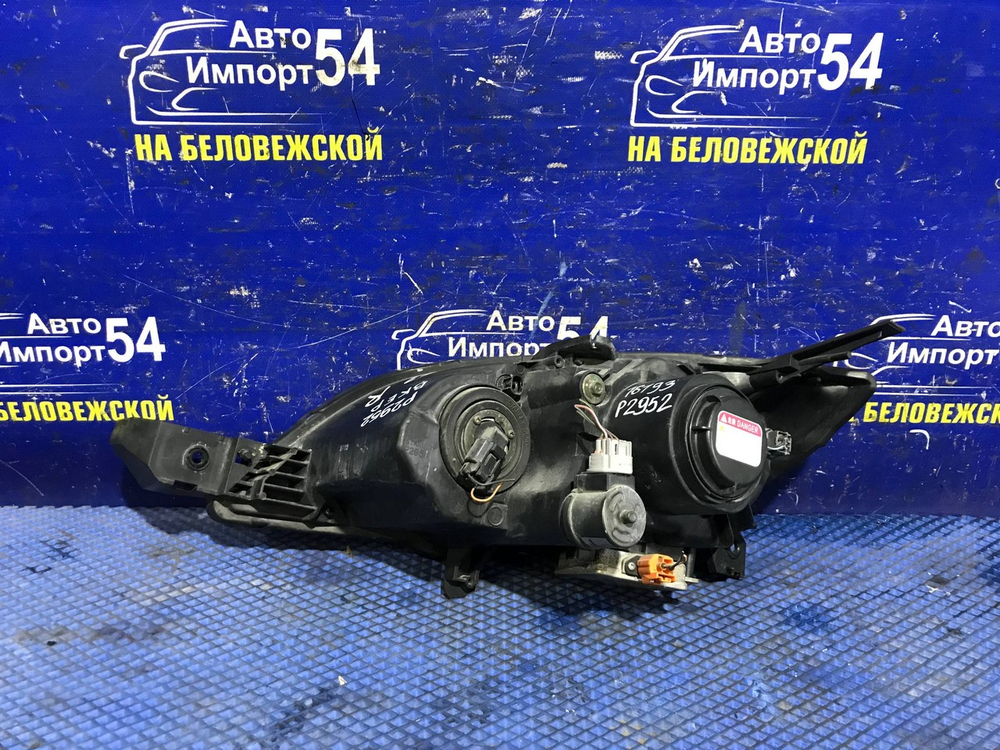 Фара передняя правая MAZDA AXELA 2003-2006