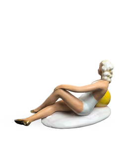 Фарфоровая статуэтка "Пляжница" Wagner & Apel