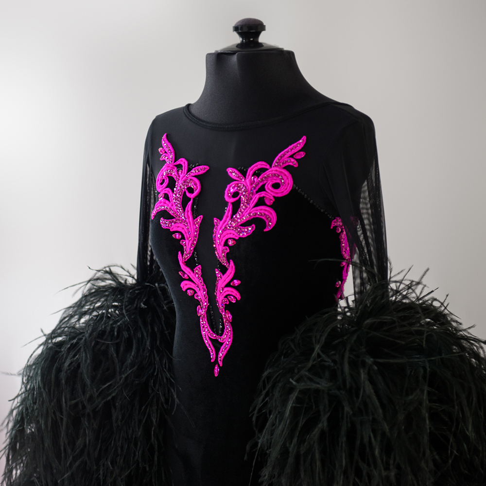 платье с боа