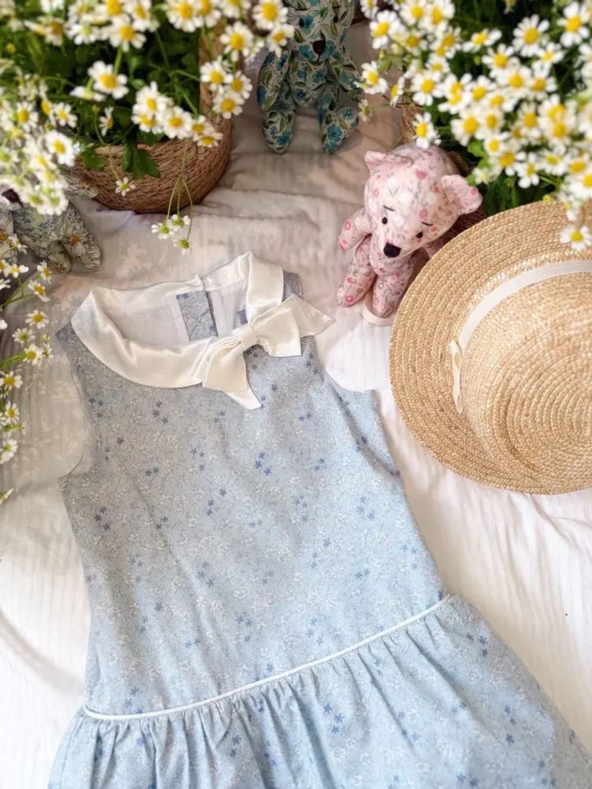 Адель Голубой цветочек