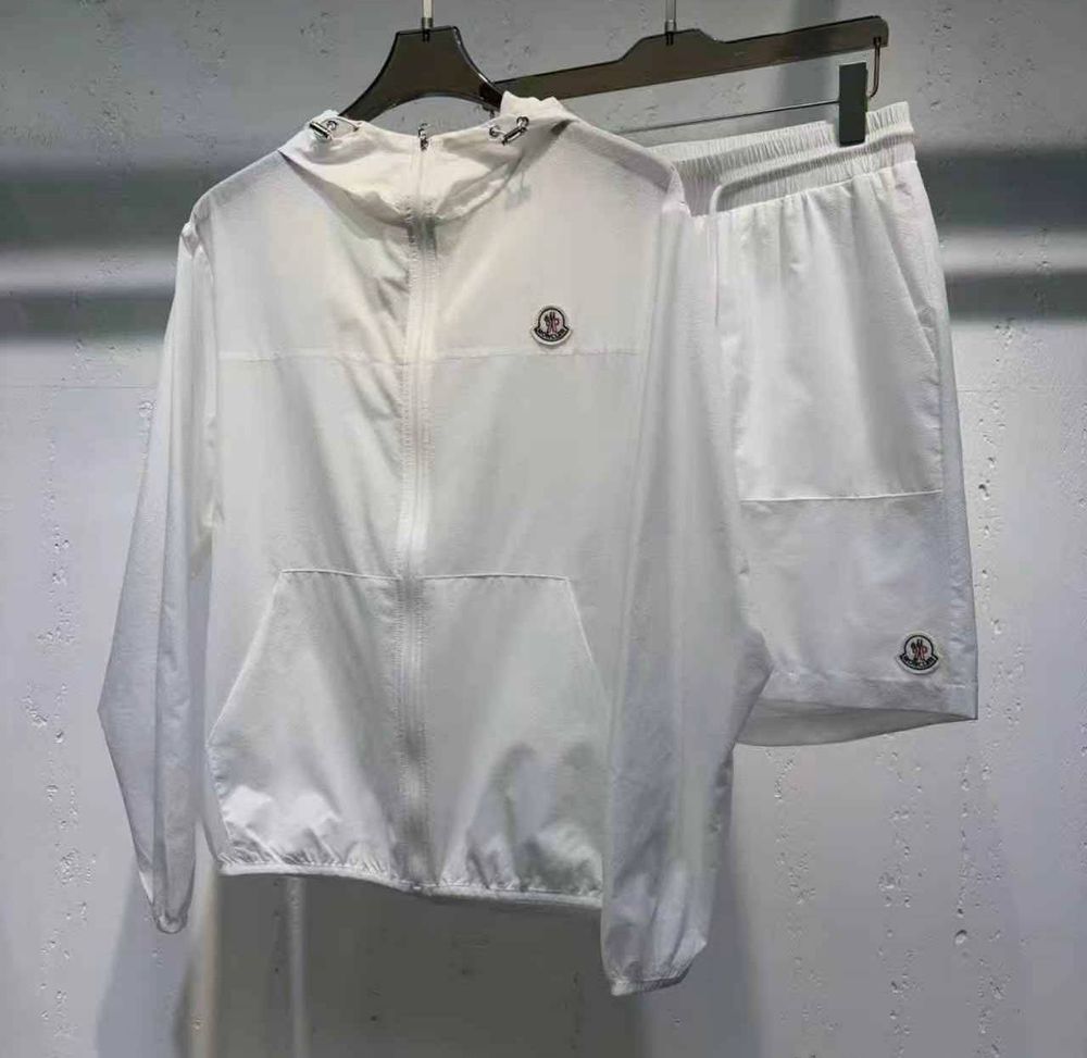 Прогулочный костюм Kiton