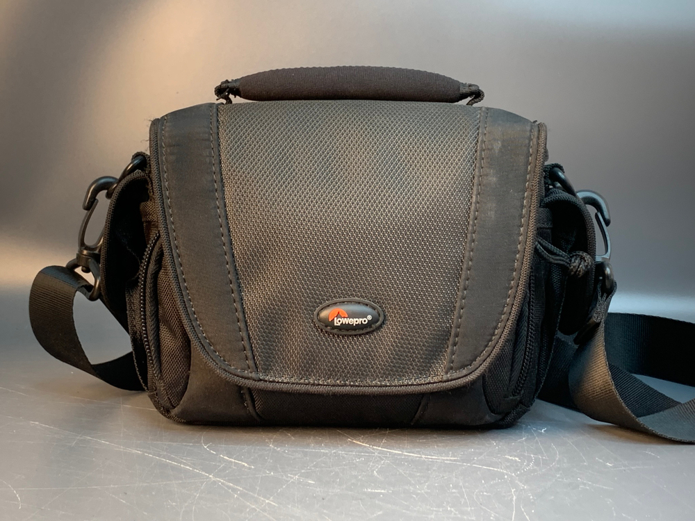 Сумка для фотоаппарата черная Lowepro