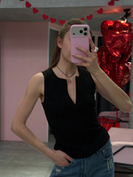 Топ на замке черный