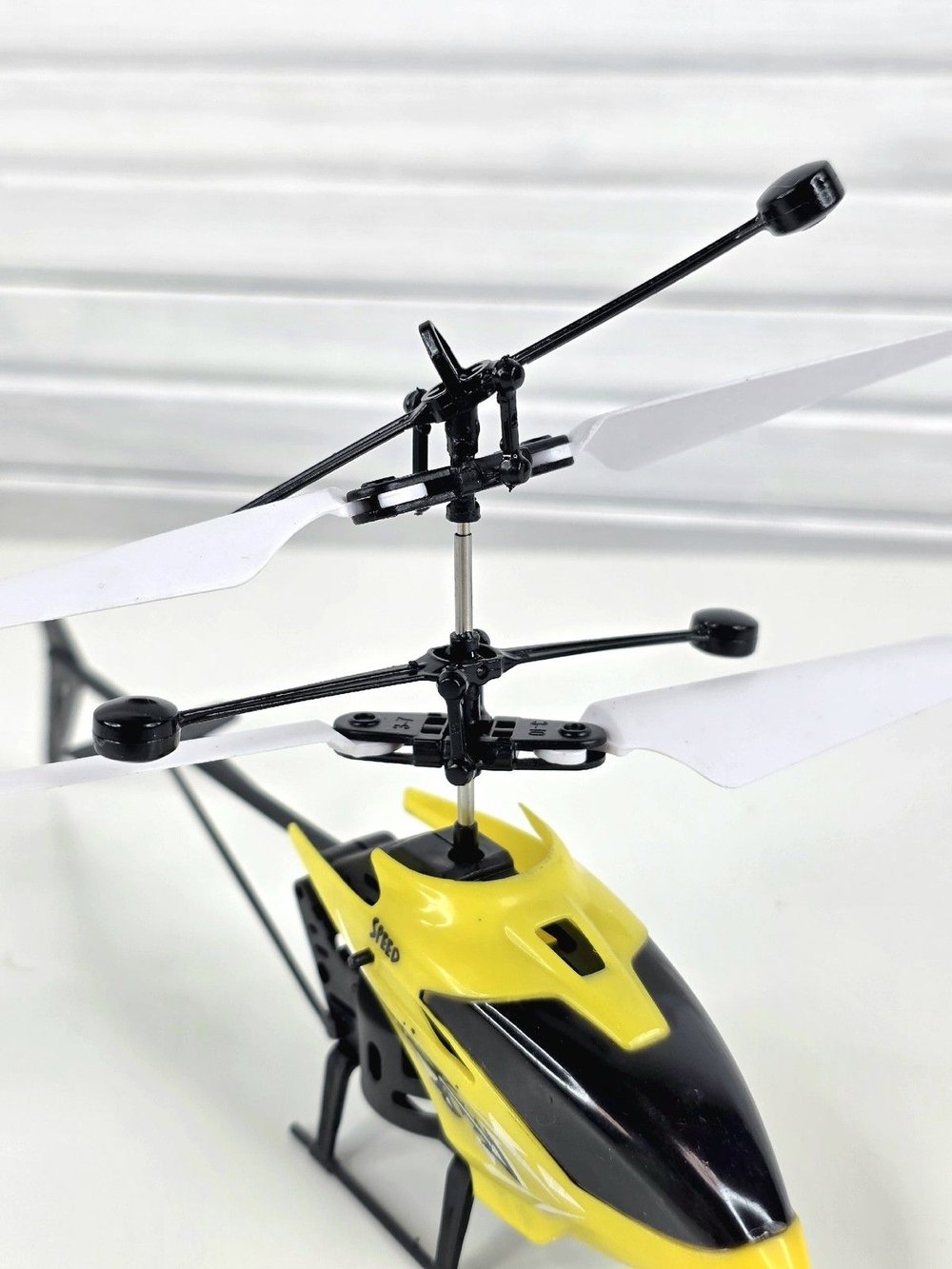 Игрушка Вертолет на радиоуправлении желтый (202388896-2)
