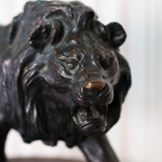 Кабинетная скульптура «Идущий лев»