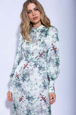 Женское дизайнерское платье голубого цвета с разноцветным узором