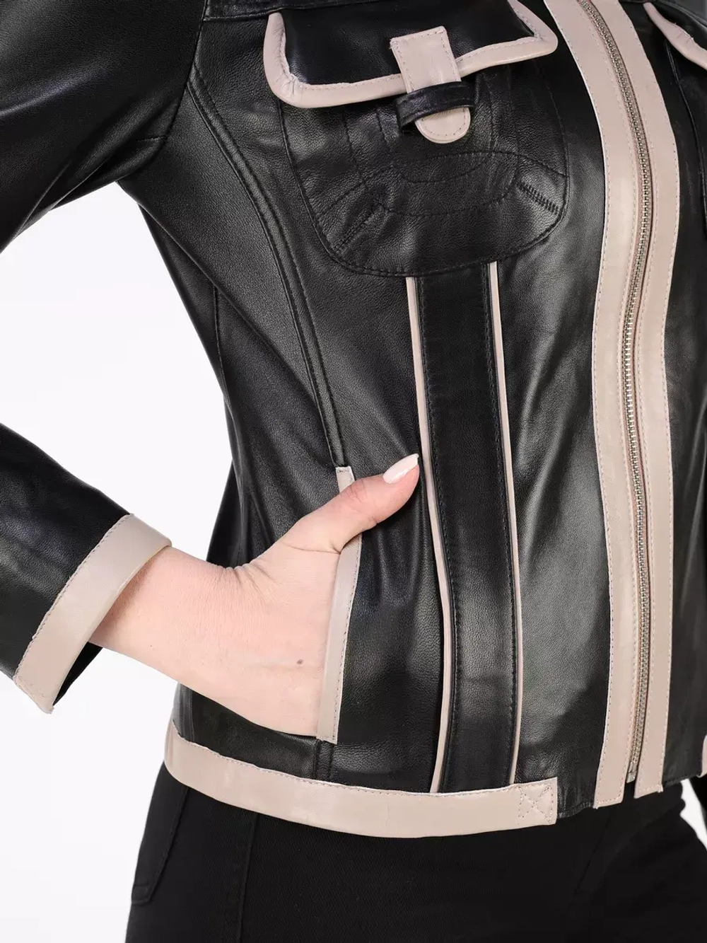 Кожаная куртка демисезонная с капюшоном