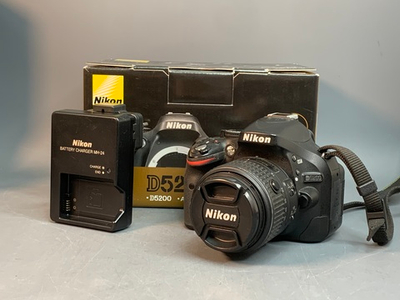 Nikon D5200 kit 18-55mm VR II 9.375 кадров