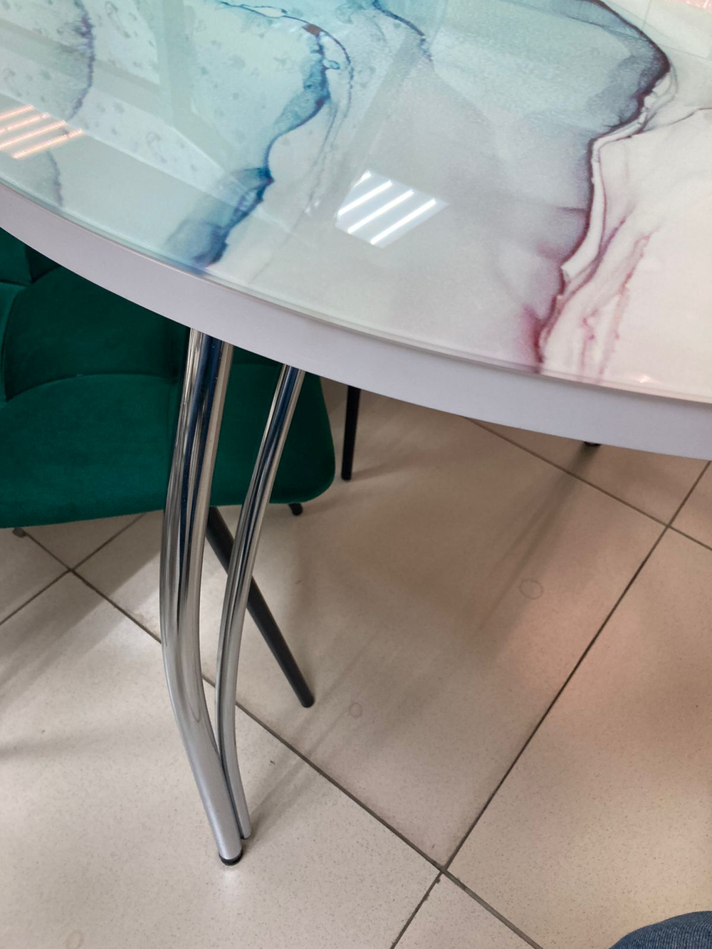 Стол неразд стеклянный Круг подстолье чайка хром Ст-ца текстура 1 ф/п (белая)