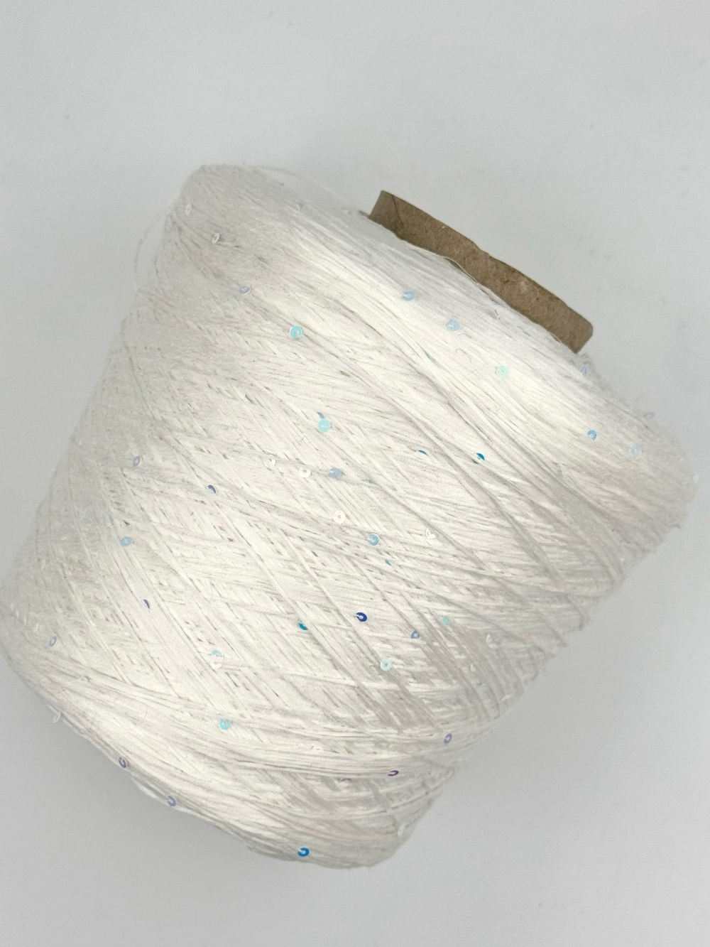 Шелк 100% с пайеткой, 600 м в 100 г, белоснежный