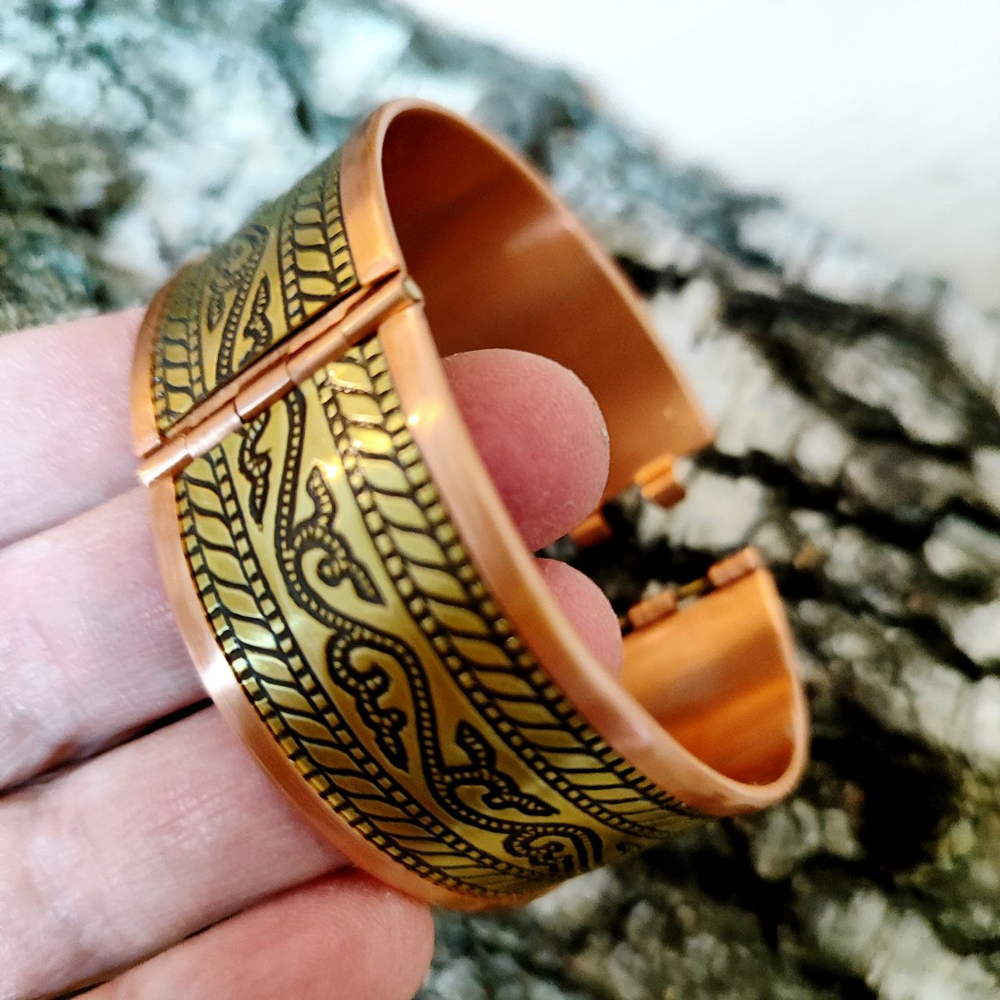 Медный браслет, створчатый. Ширина 25 мм