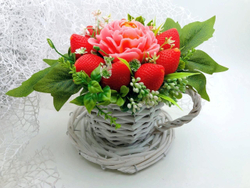 «Клубничная чашка» букет