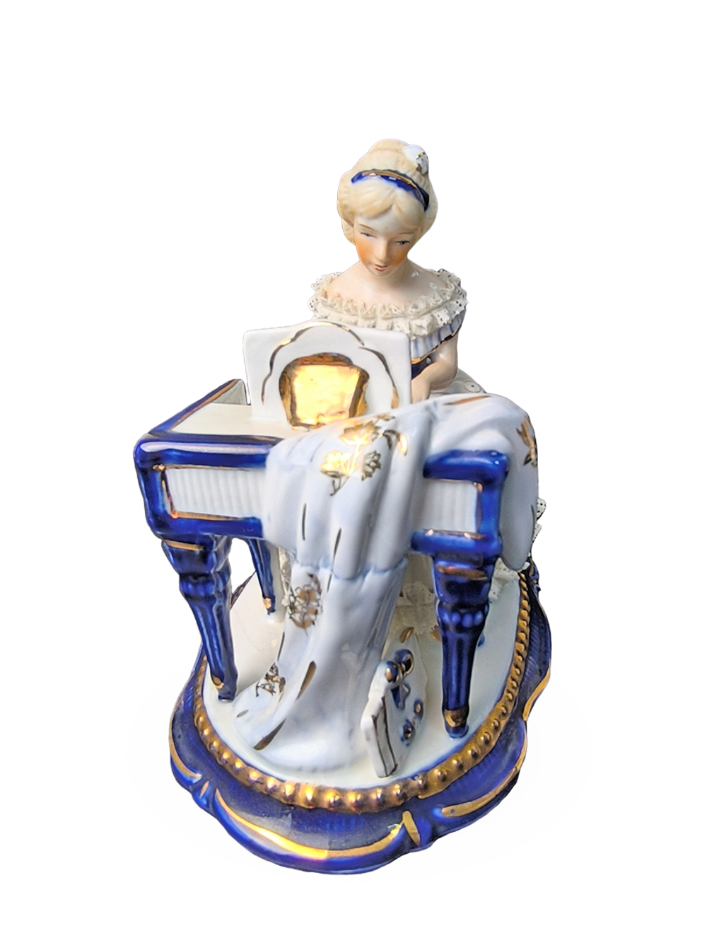 Фарфоровая статуэтка "Дама за клавесином" Thun