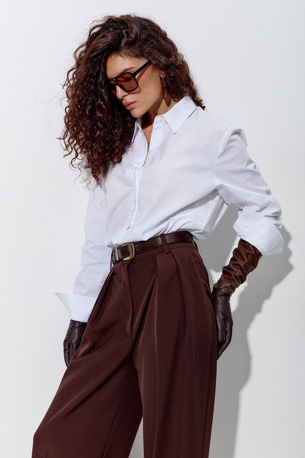 Свободная базовая рубашка из хлопка белого цвета