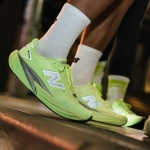 Женские Кроссовки для бега New Balance FuelCell Rebel V5 mint flash