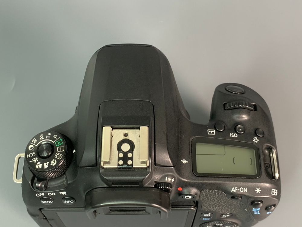 Canon EOS 77D 33.000 кадров