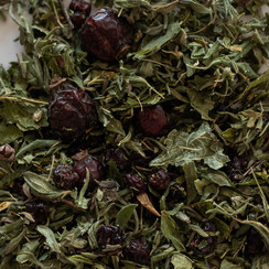 Курильский чай с брусникой в подарочном тубусе