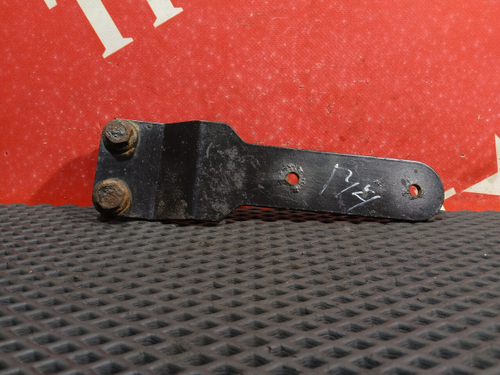 Кронштейн шумоизоляции двигателя