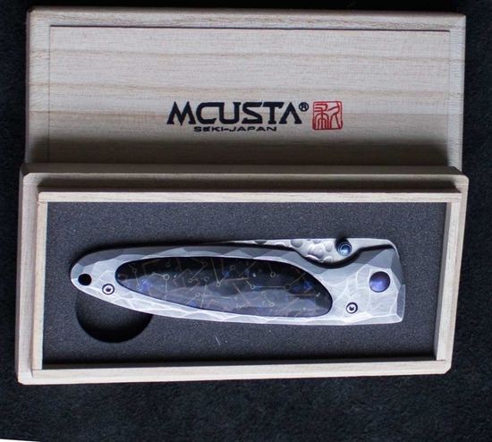 Складной нож Mcusta Platinum label Sоkо Blue MCPV-002 c клинком из стали VG-10, рукоять Corian / Damasteel