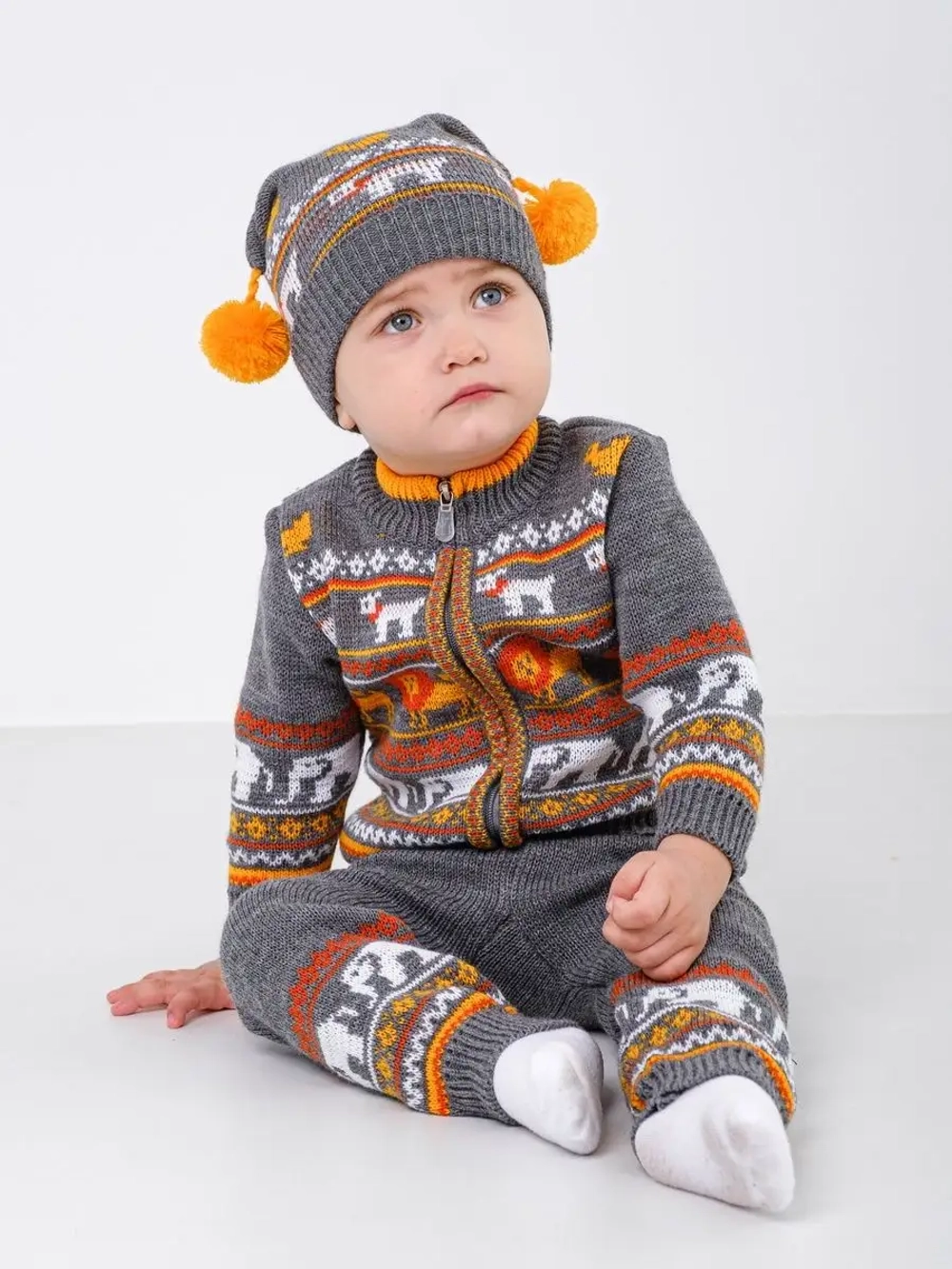 Костюм вязаный