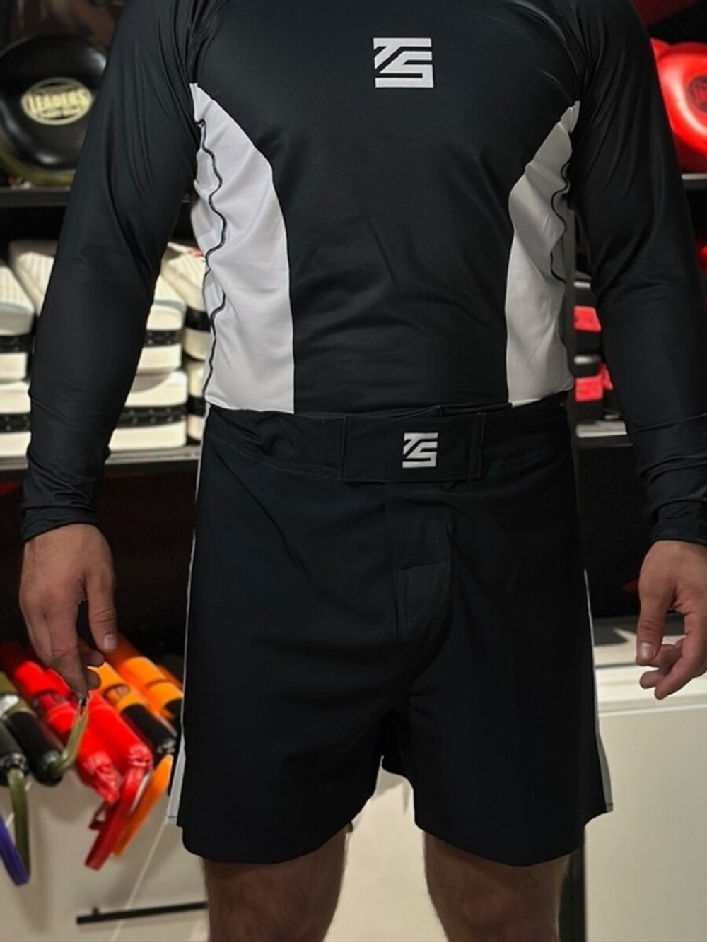 Шорты Tomorrow Star черно-белый