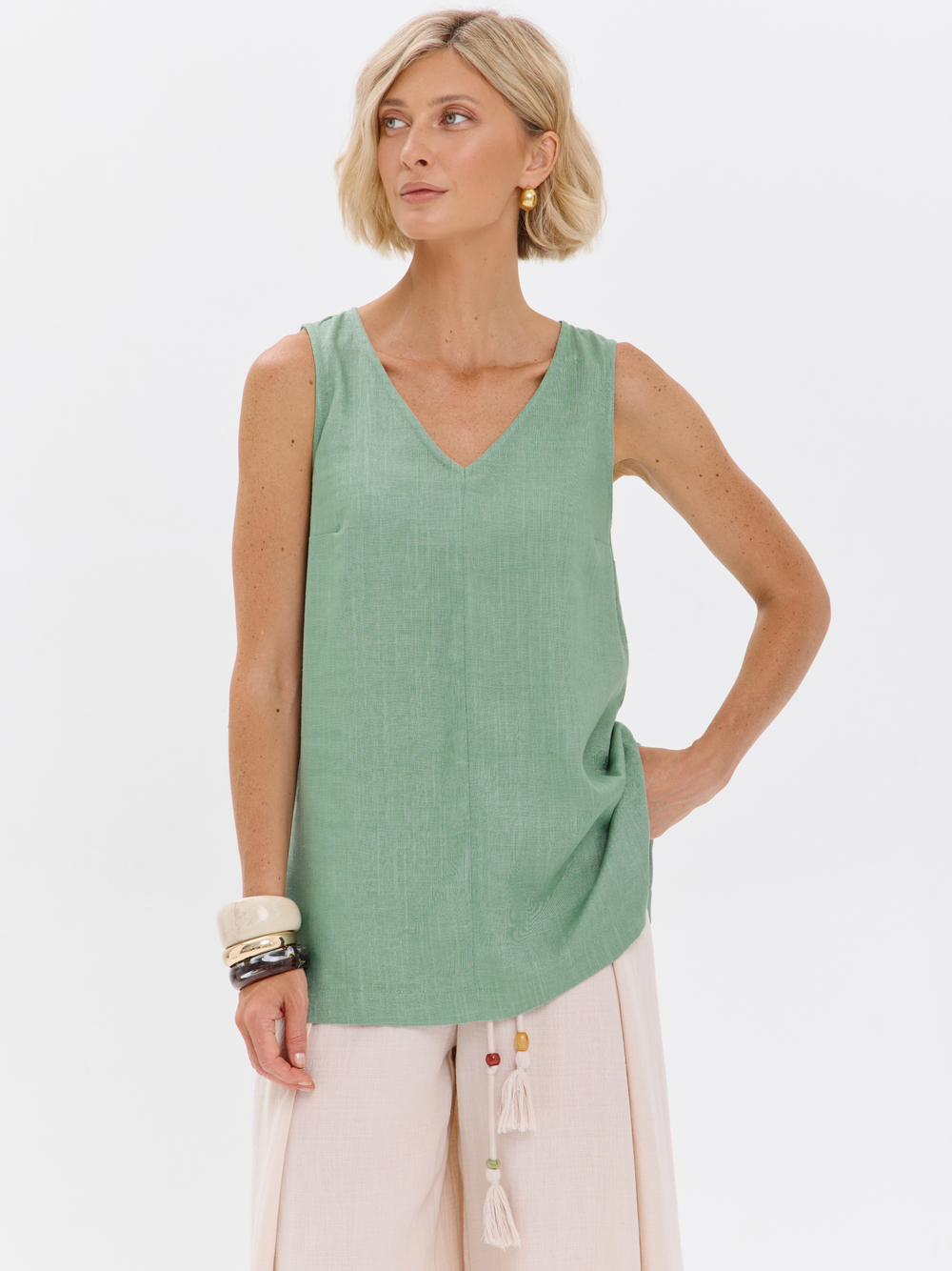 Удлиненный топ из льна с V-вырезом