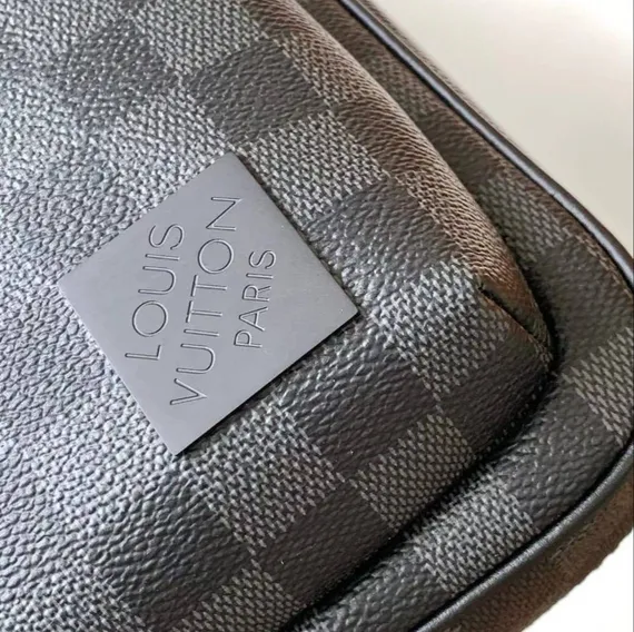 Сумка-слинг Louis Vuitton Avenue NM канва Damier Graphite