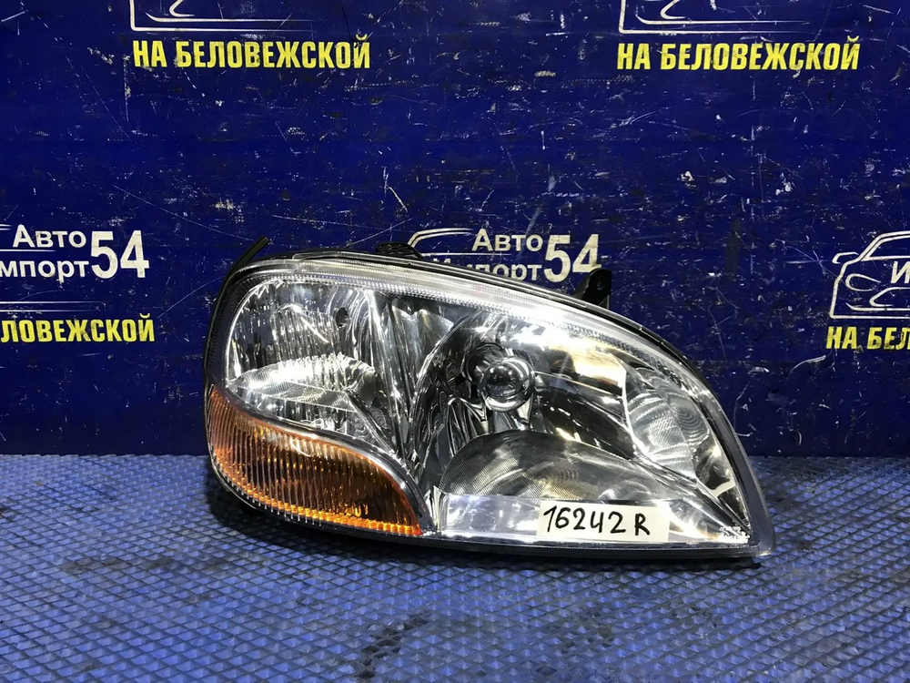 Фара передняя правая SUZUKI SWIFT 2000-2003