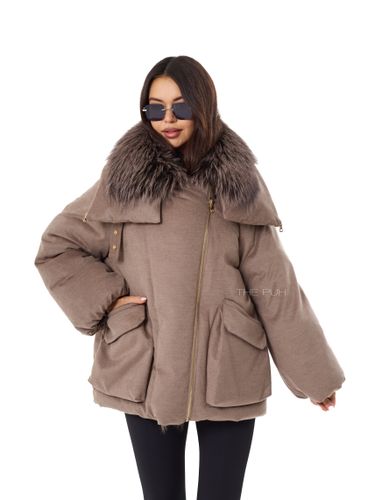 Коричневая куртка из шерсти с накладными карманами и мехом