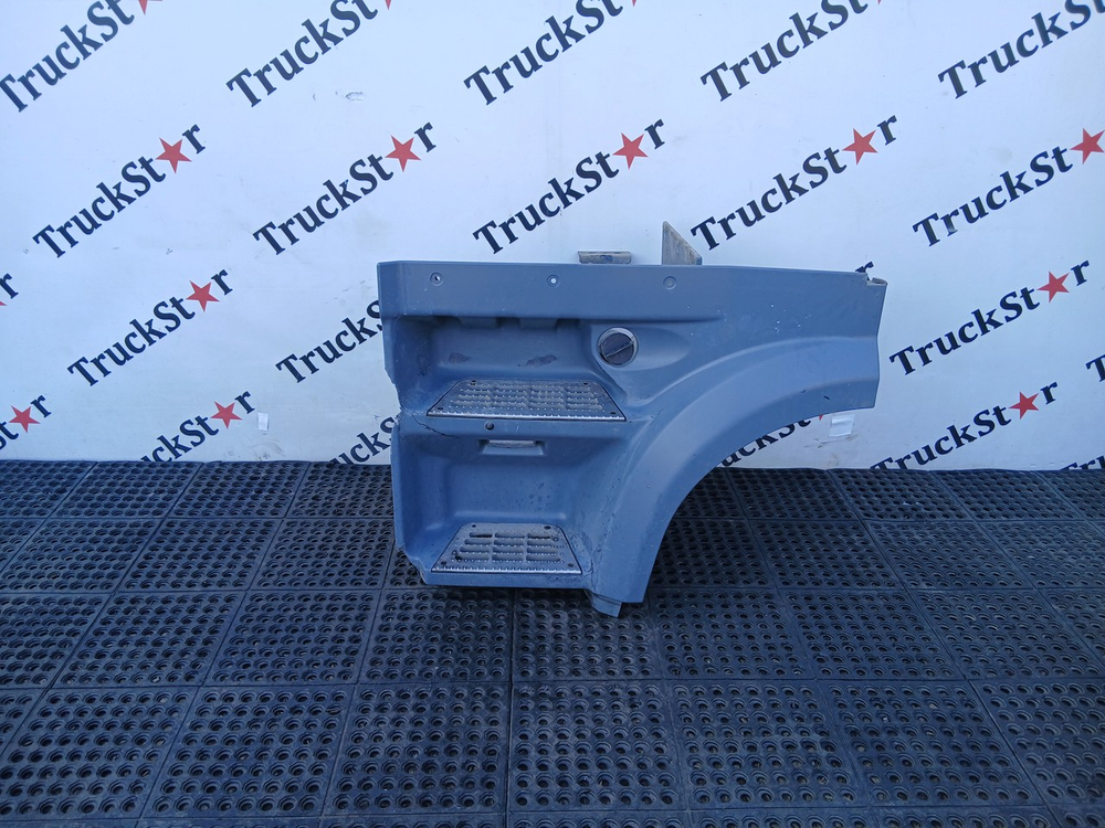 Корпус подножек левый