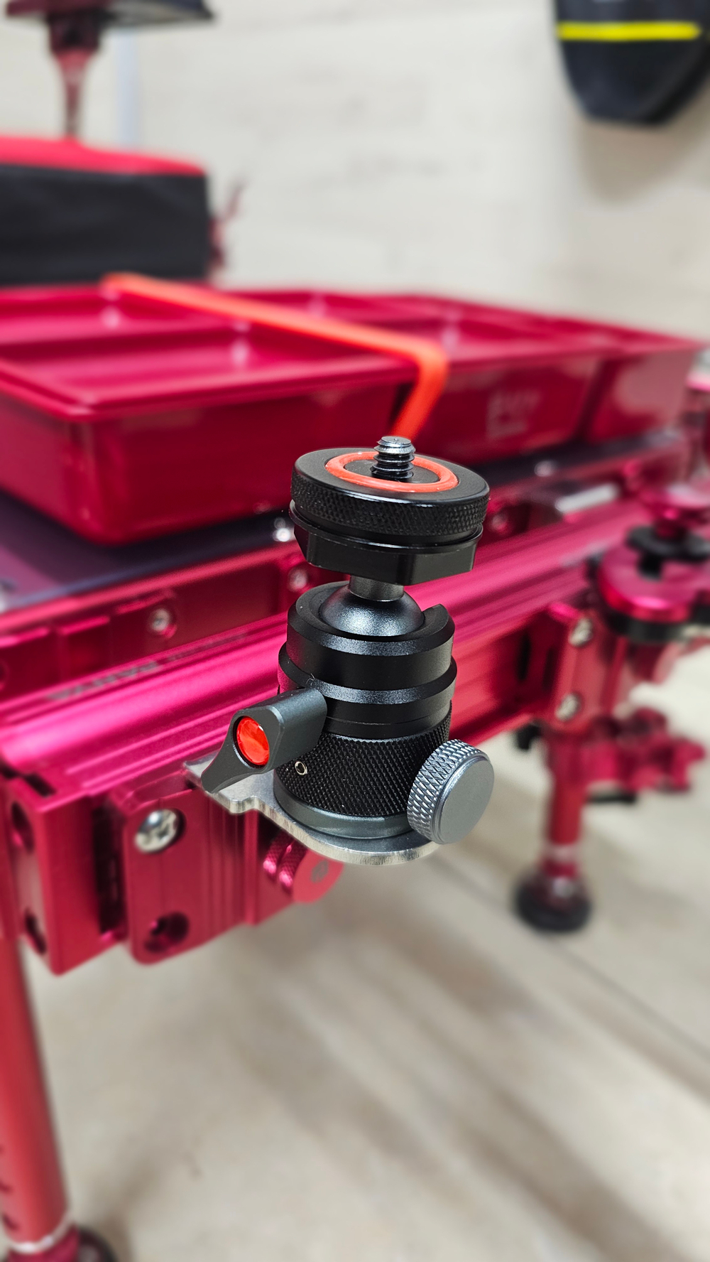 Mеханизм-крепление для фонарика