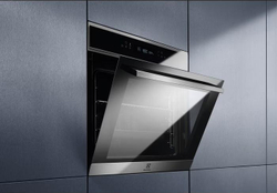Встраиваемый электрический духовой шкаф Electrolux EOE7P31X
