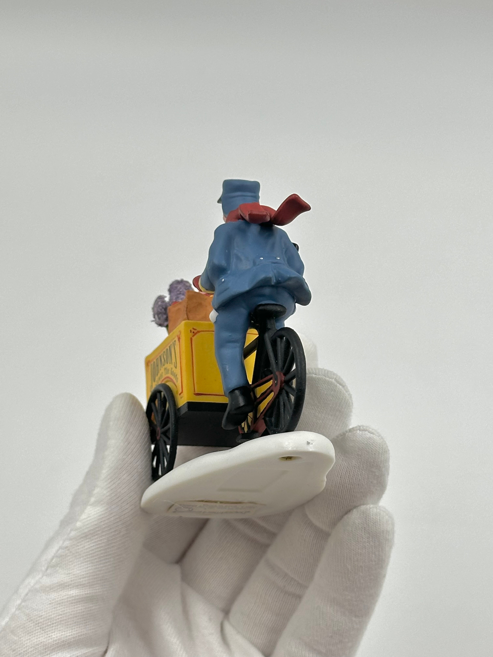 Фигурка Доставщик на велосипеде Department 56