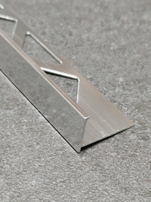 АПЕ  9мм "DO-4" 2,7м Серебро глянец Г-об. (евро) анод. алюм.