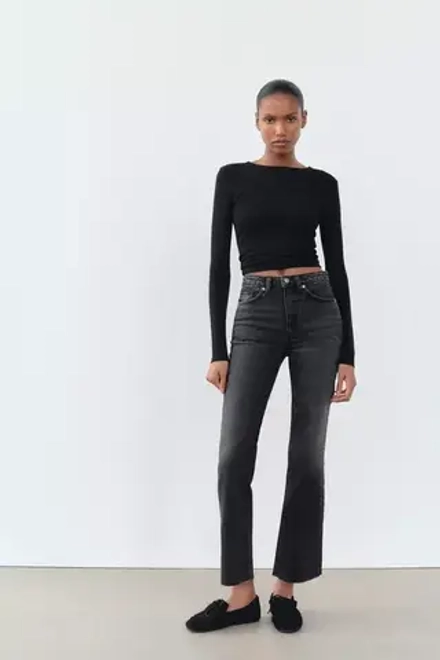 ZARA ДЖИНСЫ TRF CROPPED FLARED С НИЗКОЙ ПОСАДКОЙ, ЛИНЯЛЫЙ ЧЕРНЫЙ