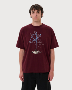 UNDERCOVER ФУТБОЛКА БОРДОВАЯ С ПРИНТОМ