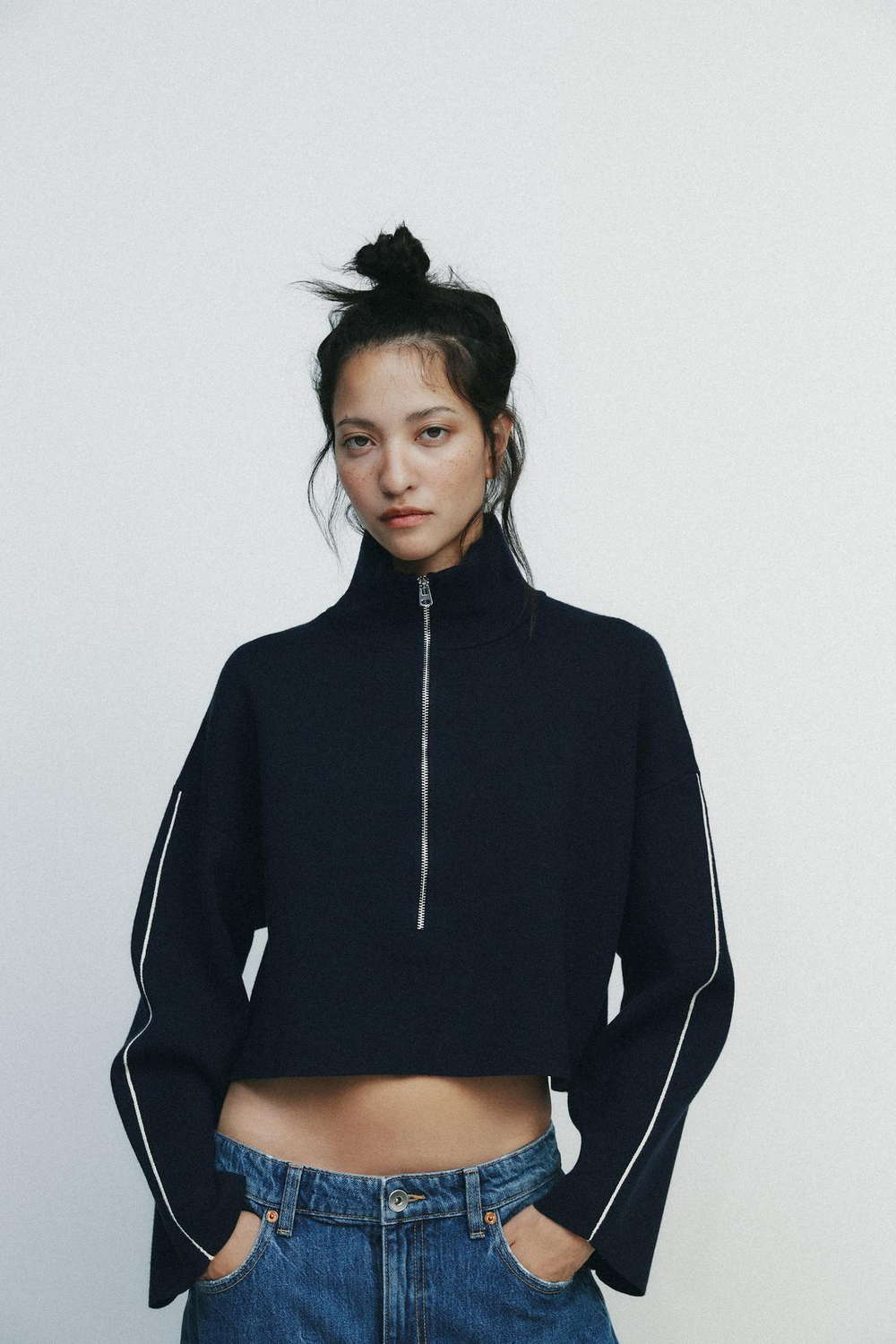 ZARA УКОРОЧЕННАЯ ТОЛСТОВКА С ОКАНТОВКОЙ, МОРСКОЙ СИНИЙ