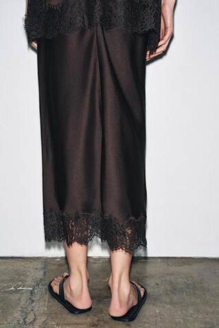 ZARA АТЛАСНАЯ ЮБКА С КРУЖЕВОМ — ZW COLLECTION, ТЕМНО-КОРИЧНЕВЫЙ