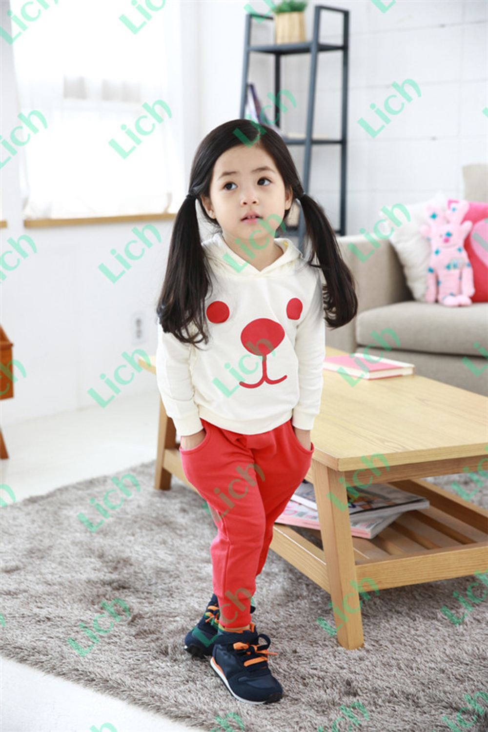 Костюм из худи с принтом в виде мордочки собаки и штанов