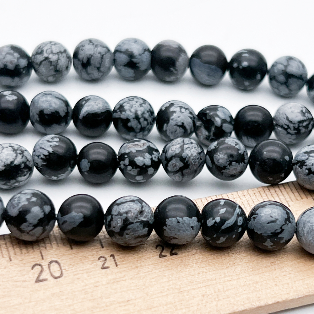 Обсидиан "Снежный" бусины (сорт Б), диаметр 8-8,2 мм, цена за нить 38 см