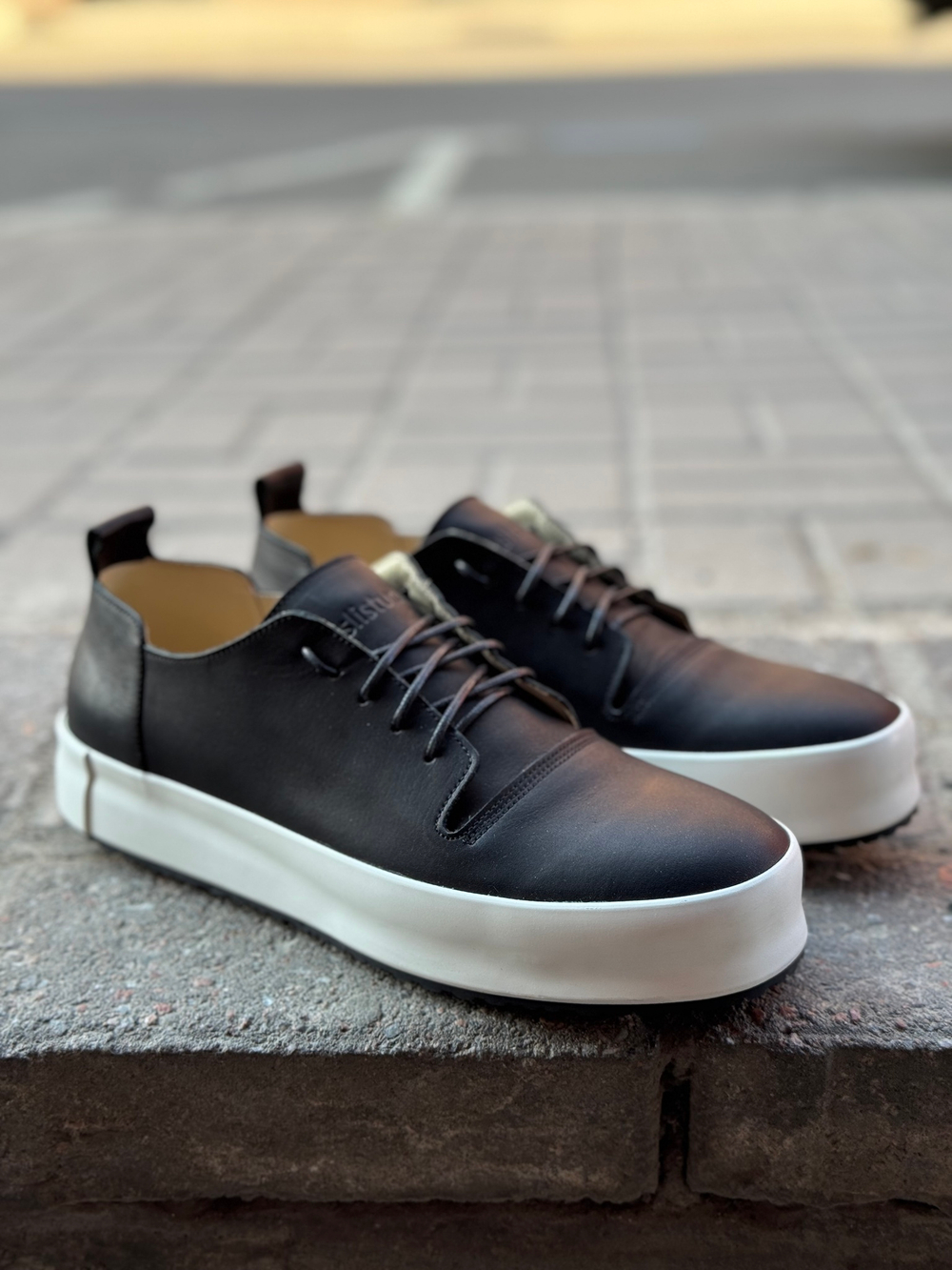 LowTop b+w Sample
