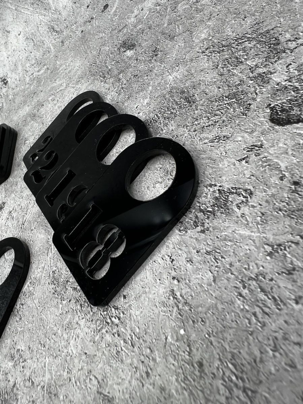 Номерки для гардероба прорезные