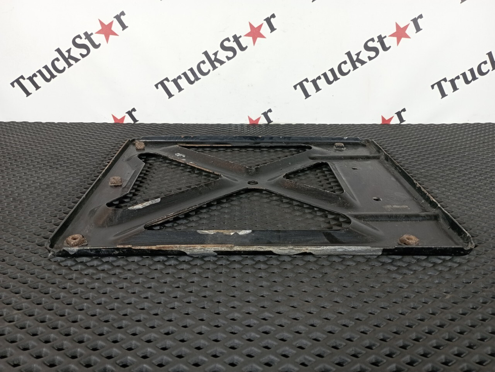 Кронштейн крыла переднего